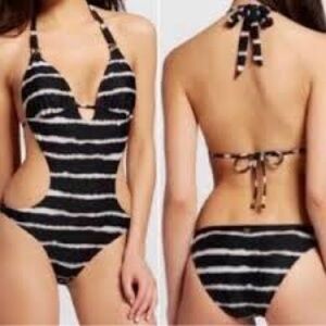 Vix Black One Piece Swimsuit with Sweetheart Neckline